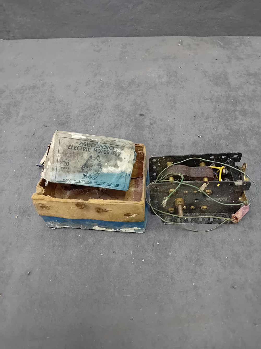 Lot 320: Meccano E20 20-Volt Electric Motor with Original Box