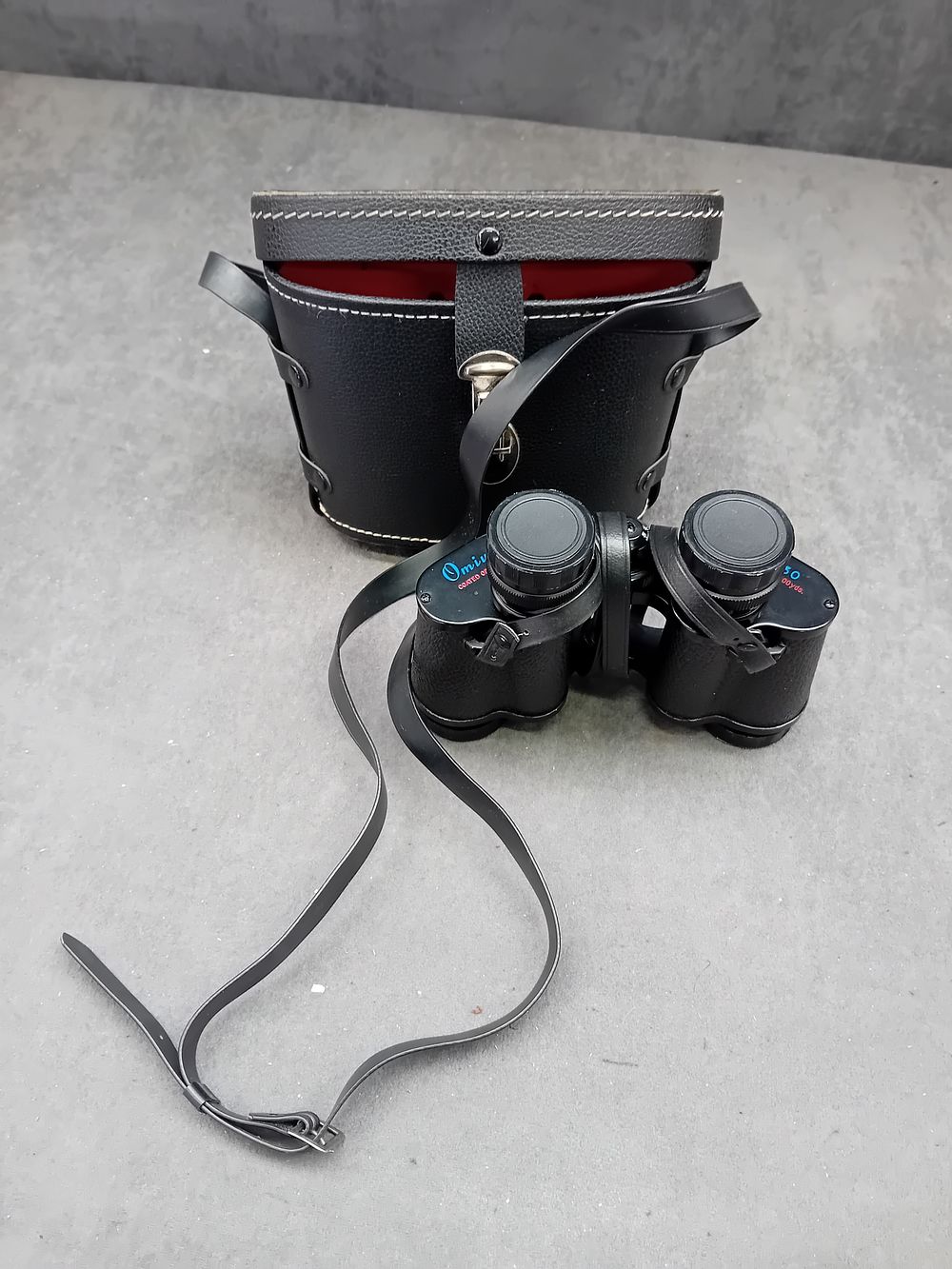 Lot 614: A Pair of Vintage Omiya 8x30 Coated Optics Binoculars with Original Case