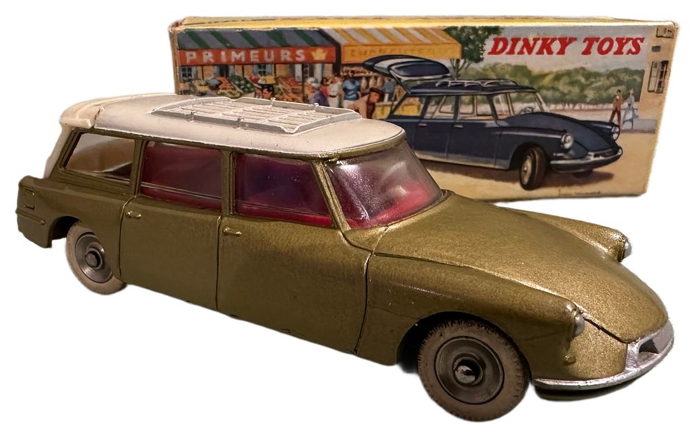 Lot 85: Dinky Toys 539 Citroën ID 19 Break Die-cast Model with Original Box