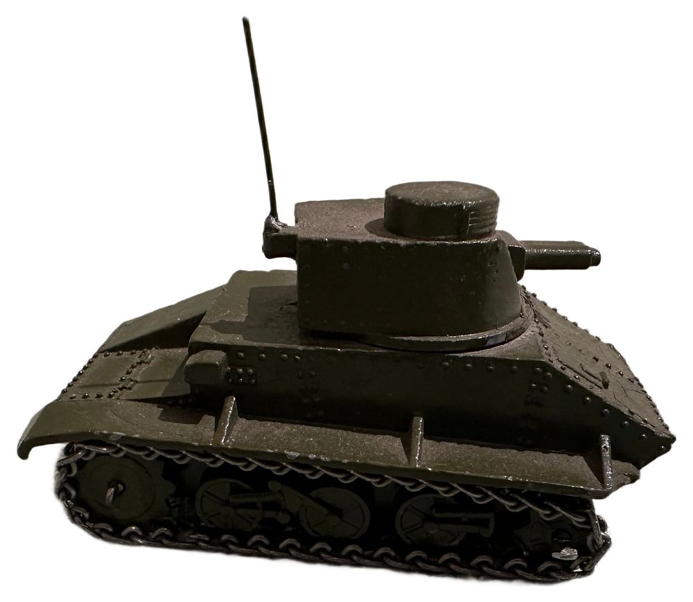 Lot 87: Dinky Toys No. 152a Light Tank