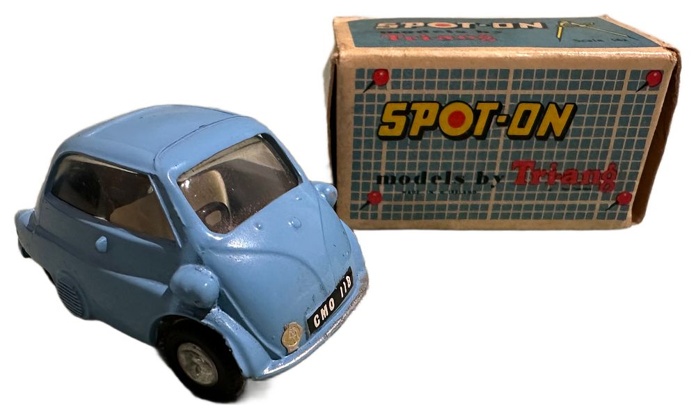 Lot 96: A Pair of Spot-On Models by Tri-ang No. 118 BMW Isetta Die-cast Vehicles with Boxes