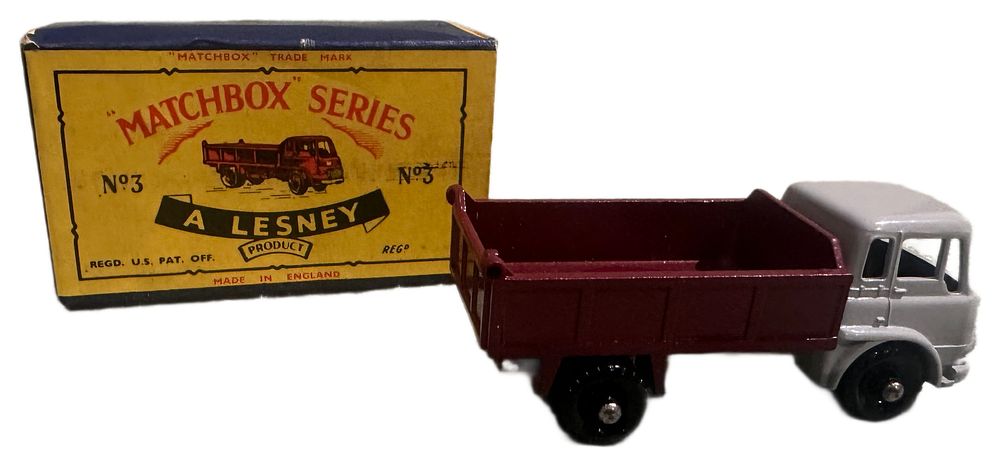 Lot 117: Matchbox Series No.3 Bedford Tipper Truck by Lesney