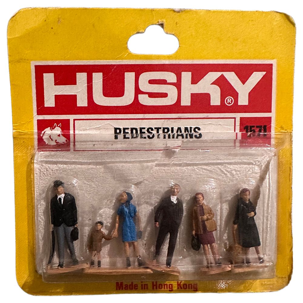 Lot 143: A Set of Vintage Husky Pedestrians Figure Accessories