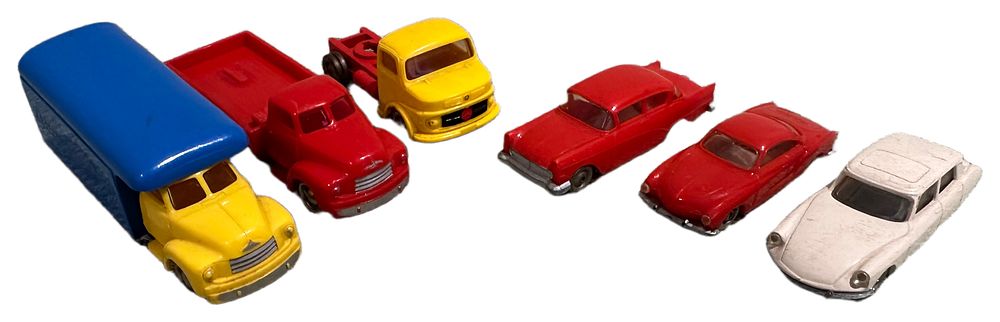 Lot 172: A Collection of Early LEGO System i Leg HO Scale Plastic Model Vehicles