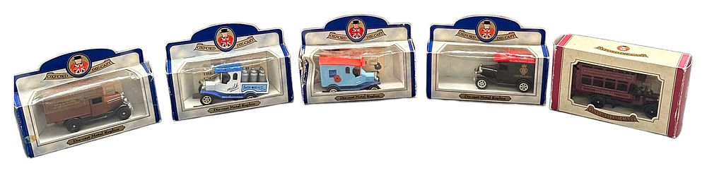 Lot 173: A Collection of Oxford Die-Cast Vintage Style Commercial Vehicles