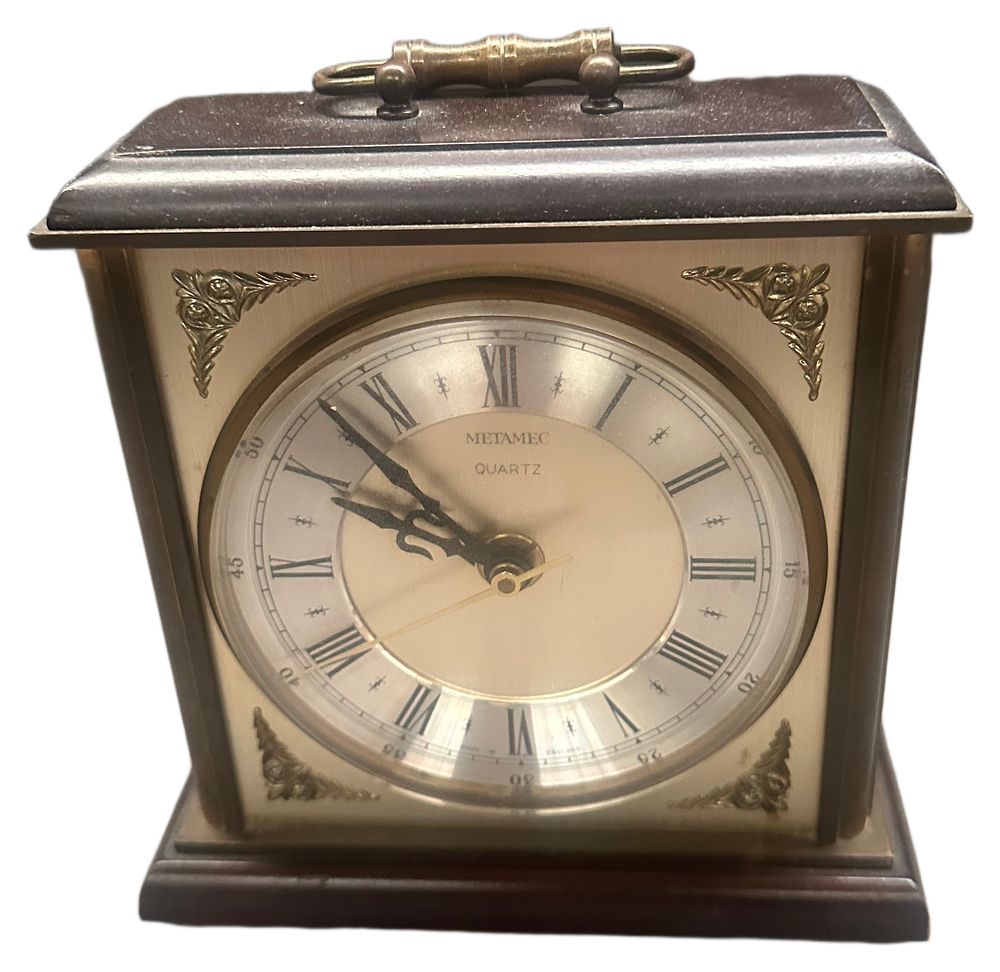 Lot 624: Metamec Quartz Carriage Style Mantel Clock