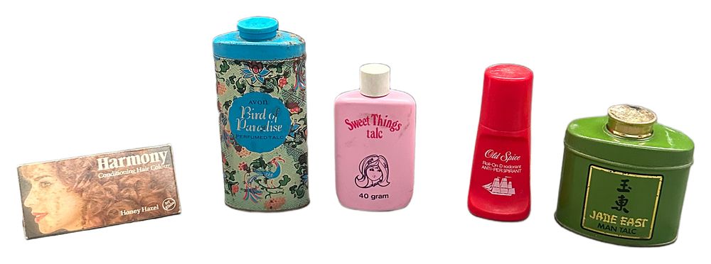 Lot 633: An Assortment of Vintage Personal Care and Grooming Products