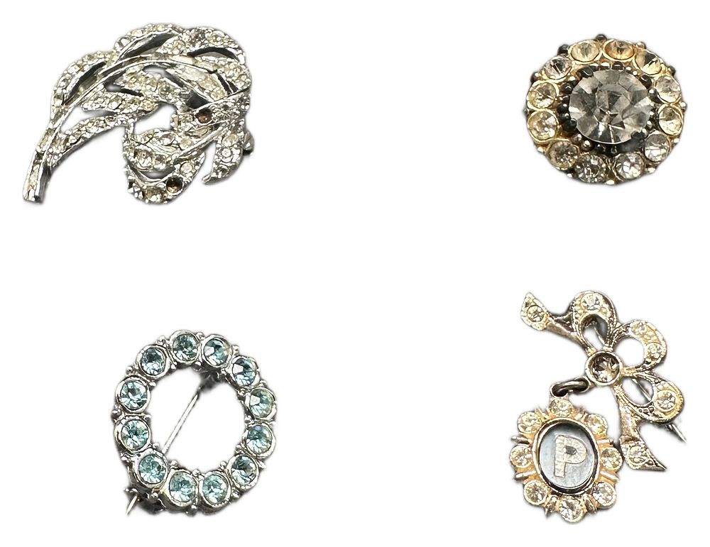 Lot 640: A Collection of Four Mid-Century Costume Jewellery Brooches