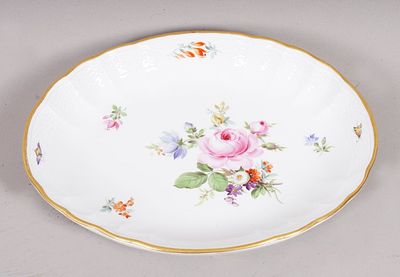 Oval pastry dish, Meissen, "German Flower" decoration, Knauf period (circa 1900) Porcelain 