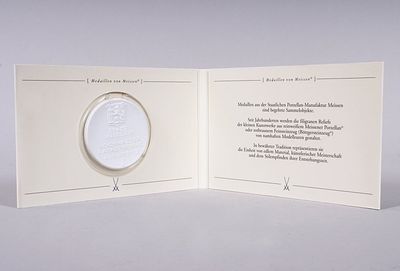 Medal "Meissen Helps Meissen", designed by J&ouml;rg Danielczyk for Meissen, 2002 Bisque porcelain 