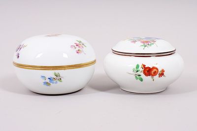Two lidded boxes, Meissen, "German Flower" and "Scattered Flowers" decor, mid and late 19th 