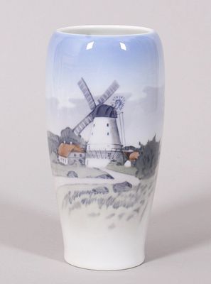 Vase, Royal Copenhagen, 1969/74 Porcelain, polychrome underglaze painting, ovoid body with wide 