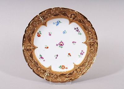 Small decorative plate, Meissen, first half of the 19th century Porcelain, polychrome and gold 