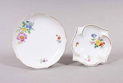 Round pastry plate and ashtray, Meissen, "New Cut" shape, "German Flower" decoration, 20th 