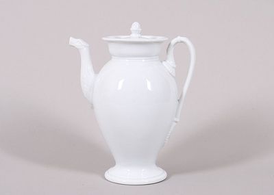 Small Empire mocha pot, Meissen, first half of the 19th century White porcelain, on a round 