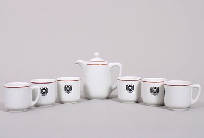 Small set of tableware, Hutschenreuther/Bauscher, 1946/49, porcelain, decorated in red and 