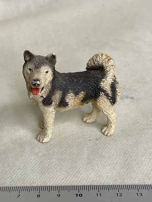 פסלון כלב. פסלון מיניאטורי של כלב Schleich