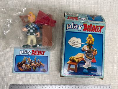דמות Play Asterix Assurancetourix. דמות אספנות של Assurancetourix מסדרת Play Asterix בקופסה מקורית