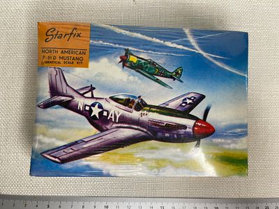 דגם מטוס Starfix P-51D Mustang. ערכת וינטג’ להרכבת דגם מטוס North American P-51D Mustang בקופסה 