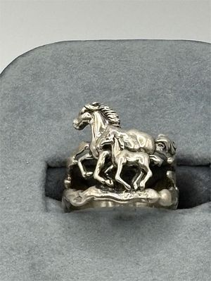 Silver Cloud Sterling Horse Ring. Size 6 4.8 grams