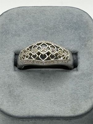 Sterling Ring with Small Stones. Size 10 3/45.7 grams