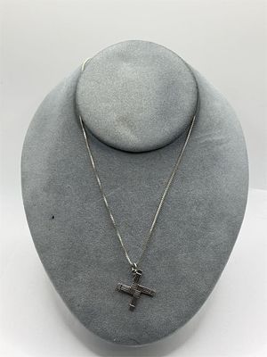 Sterling Box Chain with Pendant. 18 inches4.2 gramsMarked "Italy"