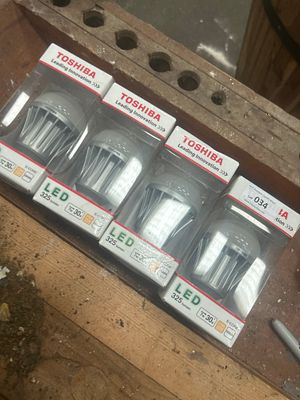 Four Toshiba E-CORE LED Light Bulbs B22 7W 325 Lumen. This lot comprises four Toshiba E-CORE LED 