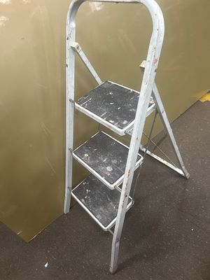 A Vintage Three Tread Folding Step Ladder. A utilitarian three tread stepladder of tubular metal 