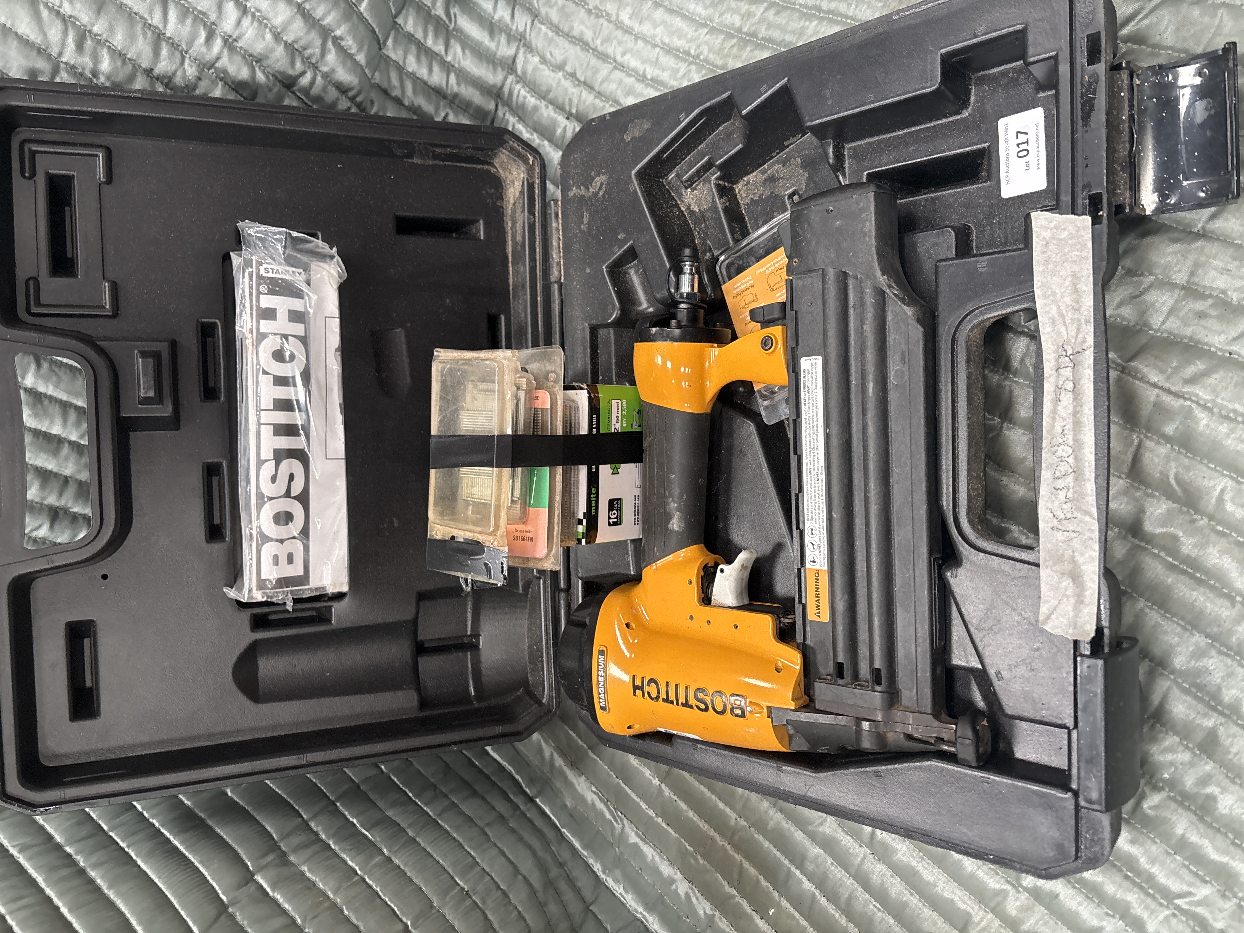 Bostitch SB-1664FN 16-Gauge Pneumatic Magnesium Finish Nailer with Carrying Case and Fasteners