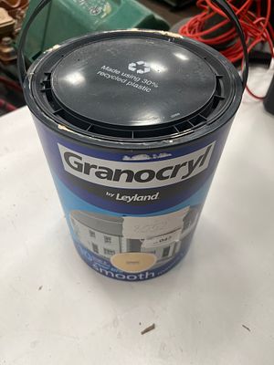 A 5 Litre Tin of Leyland Granocryl Smooth Masonry Paint in Cream. One 5-litre tin of Leyland 