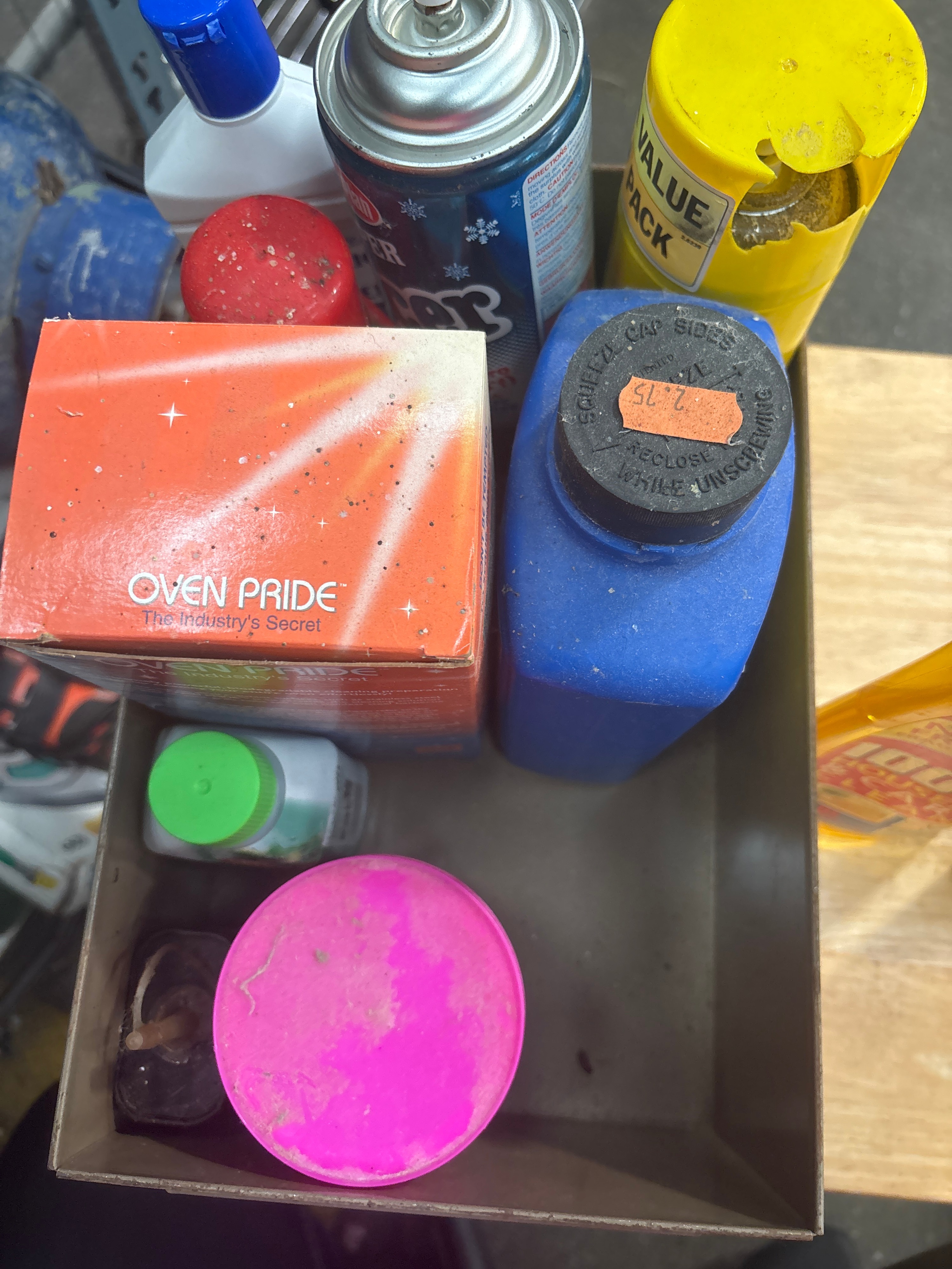 A Group of Vintage Oven Pride, Pledge and 1001 Household Cleaning Supplies