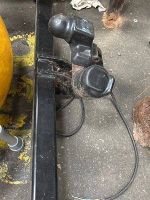 Steel Crossbeam Tow Bar Assembly with Swan-Neck Tow Ball. A heavy-duty steel crossbeam tow bar 