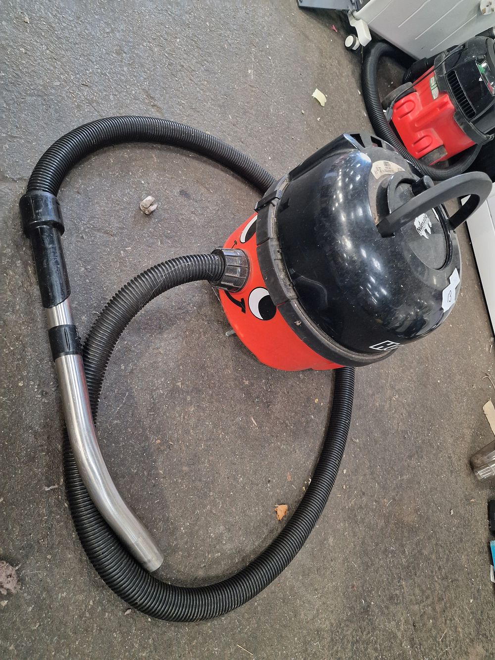 Lot 760: Numatic Henry HVR200 Cylinder Vacuum Cleaner
