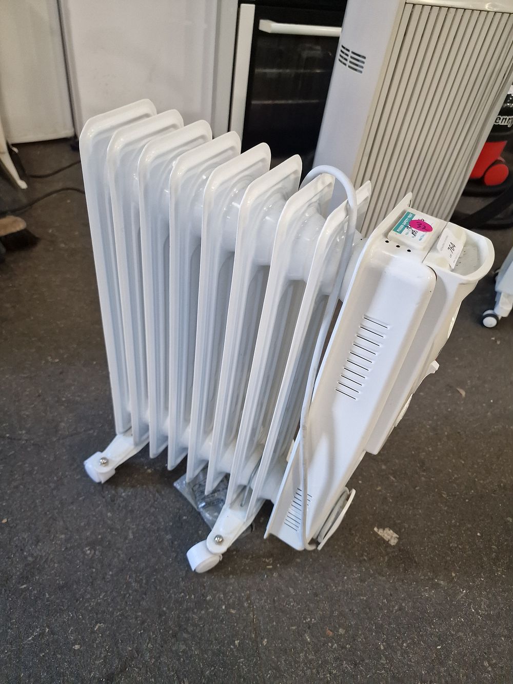 Lot 764: Status Seven Fin White Oil Filled Radiator