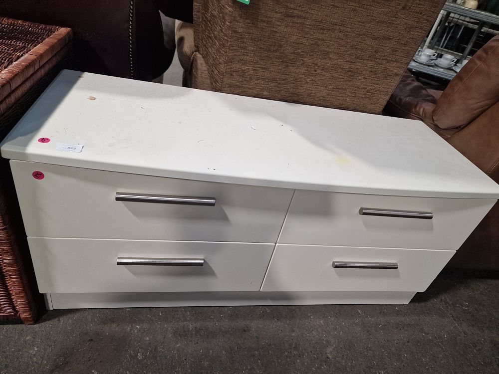 Lot 829: A White High Gloss Four Drawer Bed Box