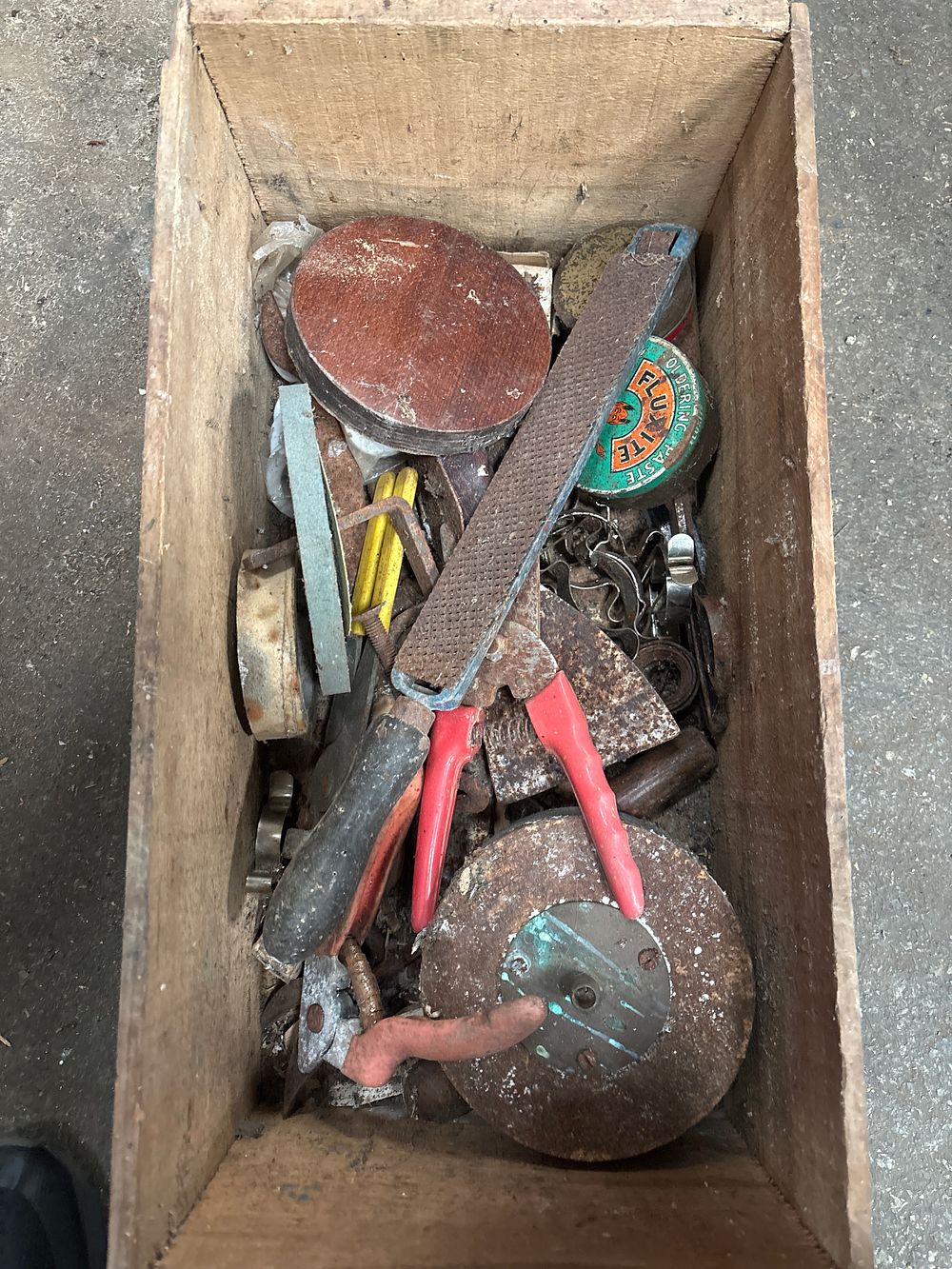 Lot 31: A Group of Vintage Hand Tools and Workshop Supplies Including Gilbow Tin Snips