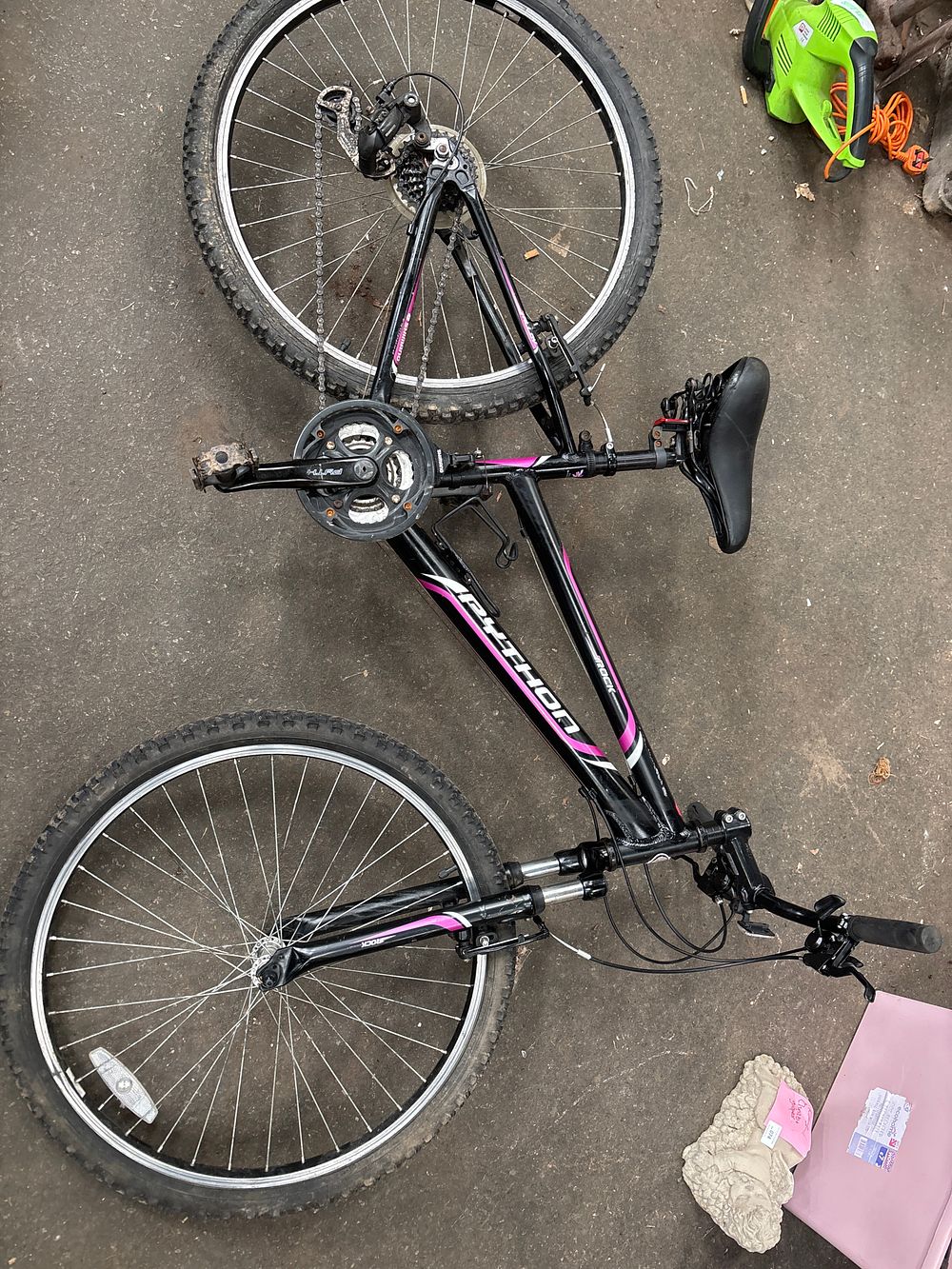 Lot 95: A Python Rock Alloy Frame Girls Mountain Bike