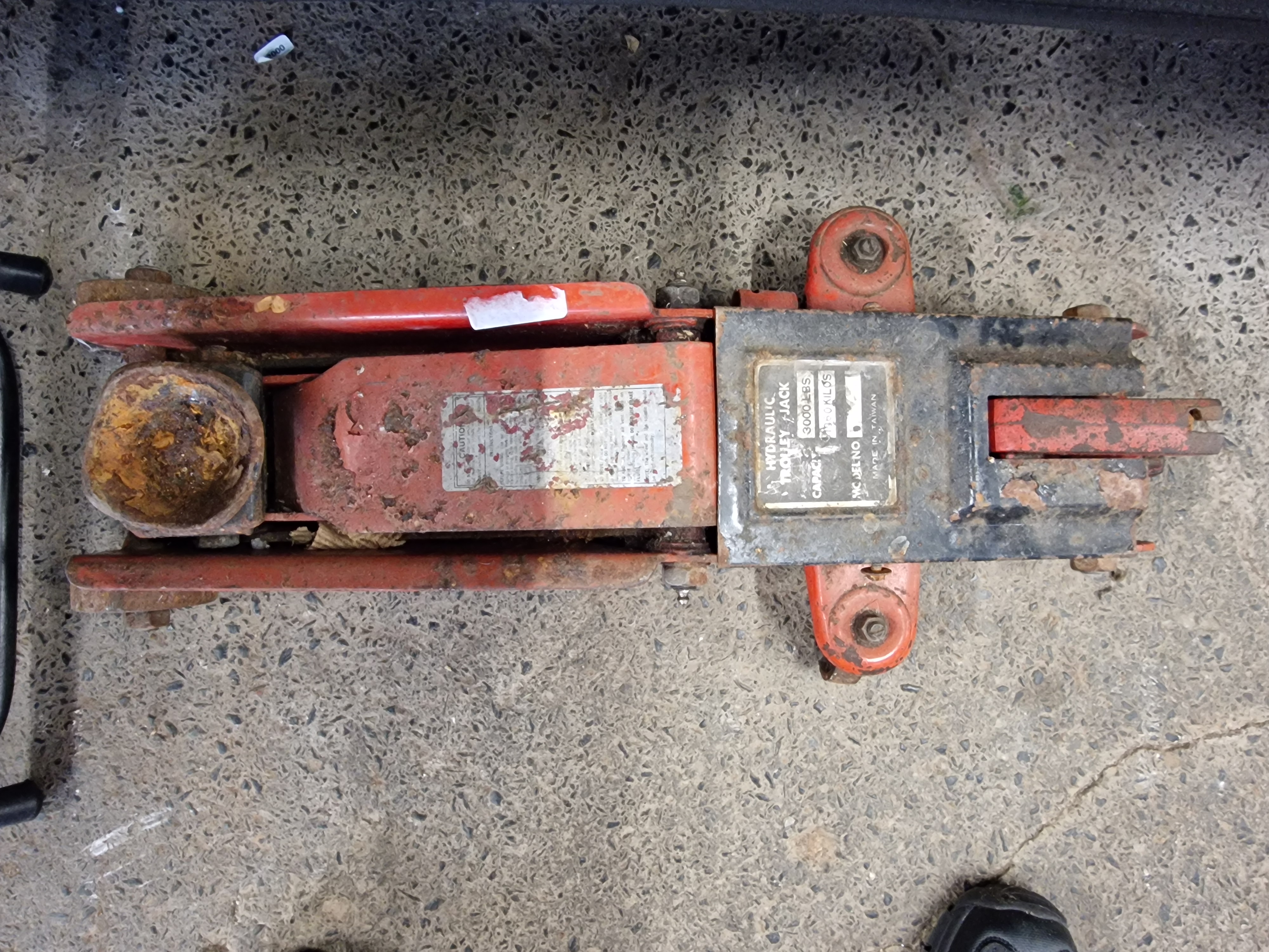 Hydraulic Trolley Floor Jack with 1.5 Tonne Capacity