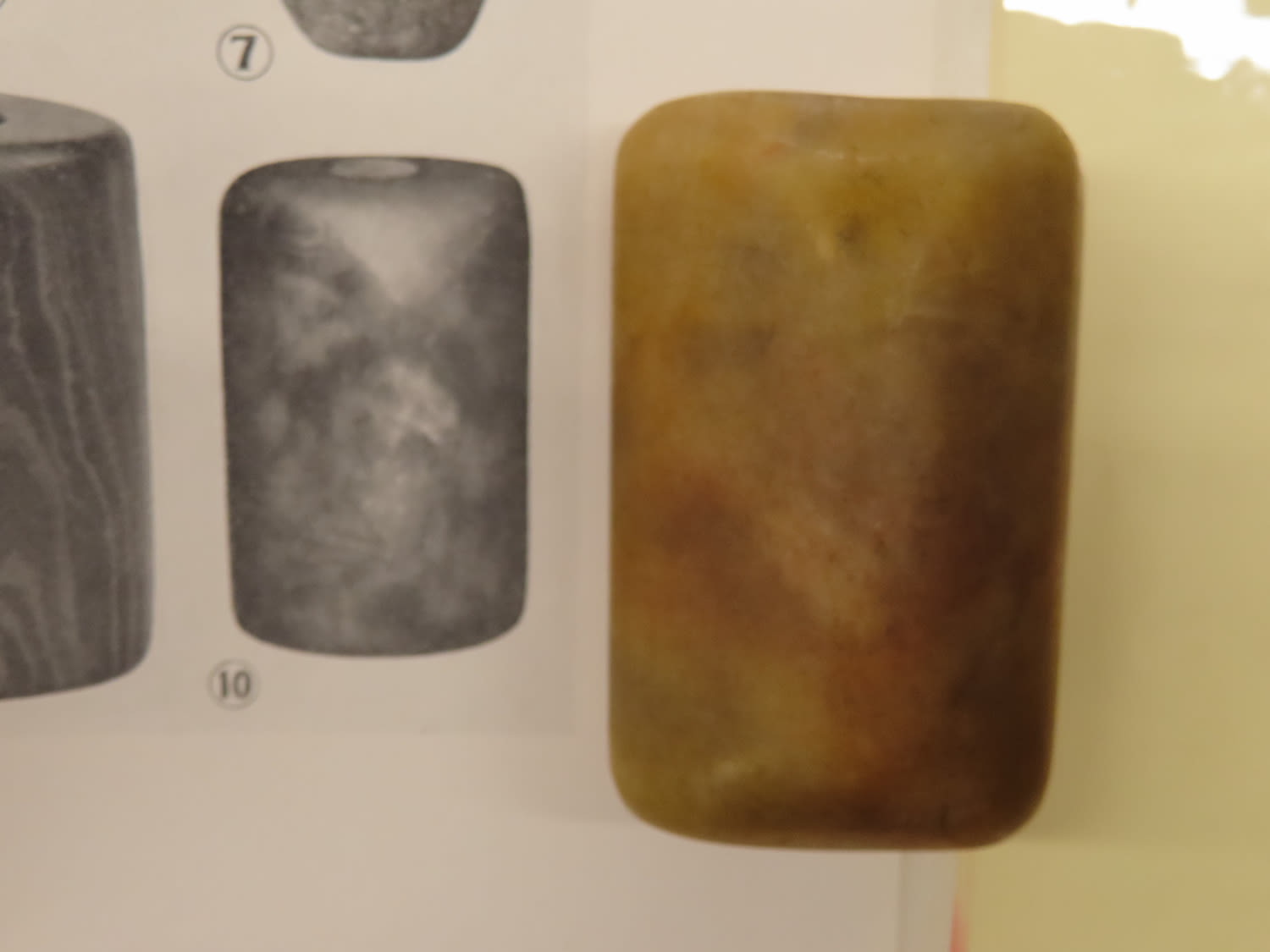 Lot 100 2.3/4" Ferruginous Quartz Hump Bannerstone Knoblock featured