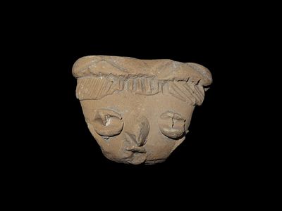 1" 1/4 Pre Columbian Pottery Human Effigy Head Southern Mexico