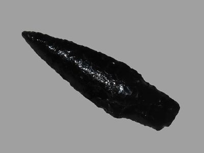 Rare 3" Alberta, Wyoming. Motley COA. Great early flaking. Beautiful piece of well patinated 