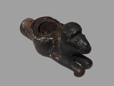 2 3/4" Animal Effigy Pipe, Northern Plains, Motley COA. Rare Historic Example made from wood 