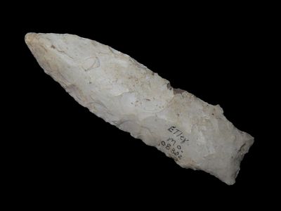 4 1/16" Etley, Missouri. Nice classic example with great flaking and nice patina.