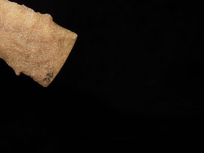 2 1/8" Hixton Scottsbluff, Butler Co. Missouri. Motley COA. Nice classic shape, made from 