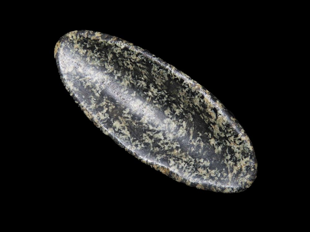 Incredible 3 3/8" Boatstone, Iroquois Co. Illinois. Motley COA. Amazing form and great polish. 