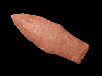 3" long Hell Gap, Minnesota. Motley COA. Nice large example for the type, made from a beautiful 