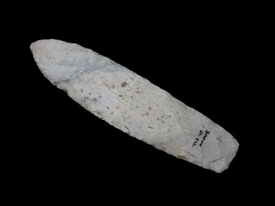 4 7/16" Nebo Hill, Brown Co. Illinois. Motley COA. Nice examplew ith great flaking and nice 