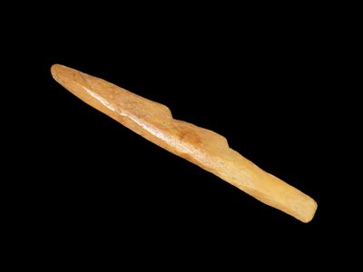 4 1/4" Alaskan Harpoon, Fossilized Bone, Great example with heavy no brainer patina. Nice polish