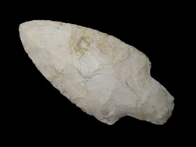 Incredible 3 3/4" Dickson. Jackson County Iowa. Very well flaked example.