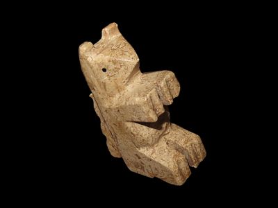 Zuni Bear/ Animal Fetish, Carved Stone Effigy. Nice Example. Stands up nicely.